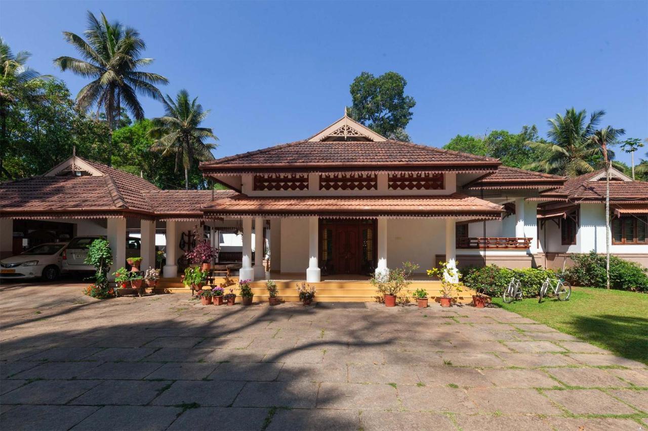 Crystal Homestay By Veo - Part Of Stayvista マディケーリ エクステリア 写真